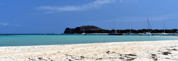 CATAMARAN GABRIEL ISLAND